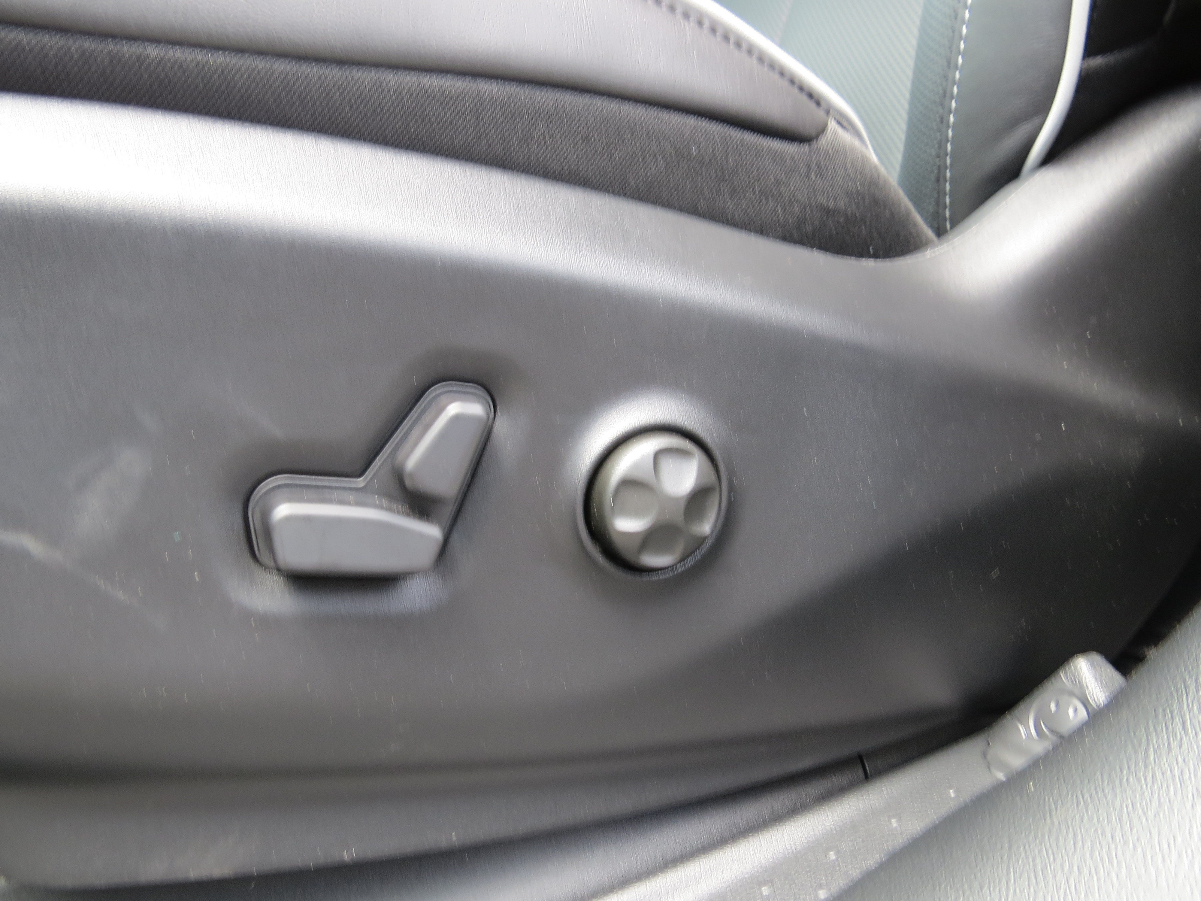 New 2027 Chrysler Pacifica Limited FWD image 13