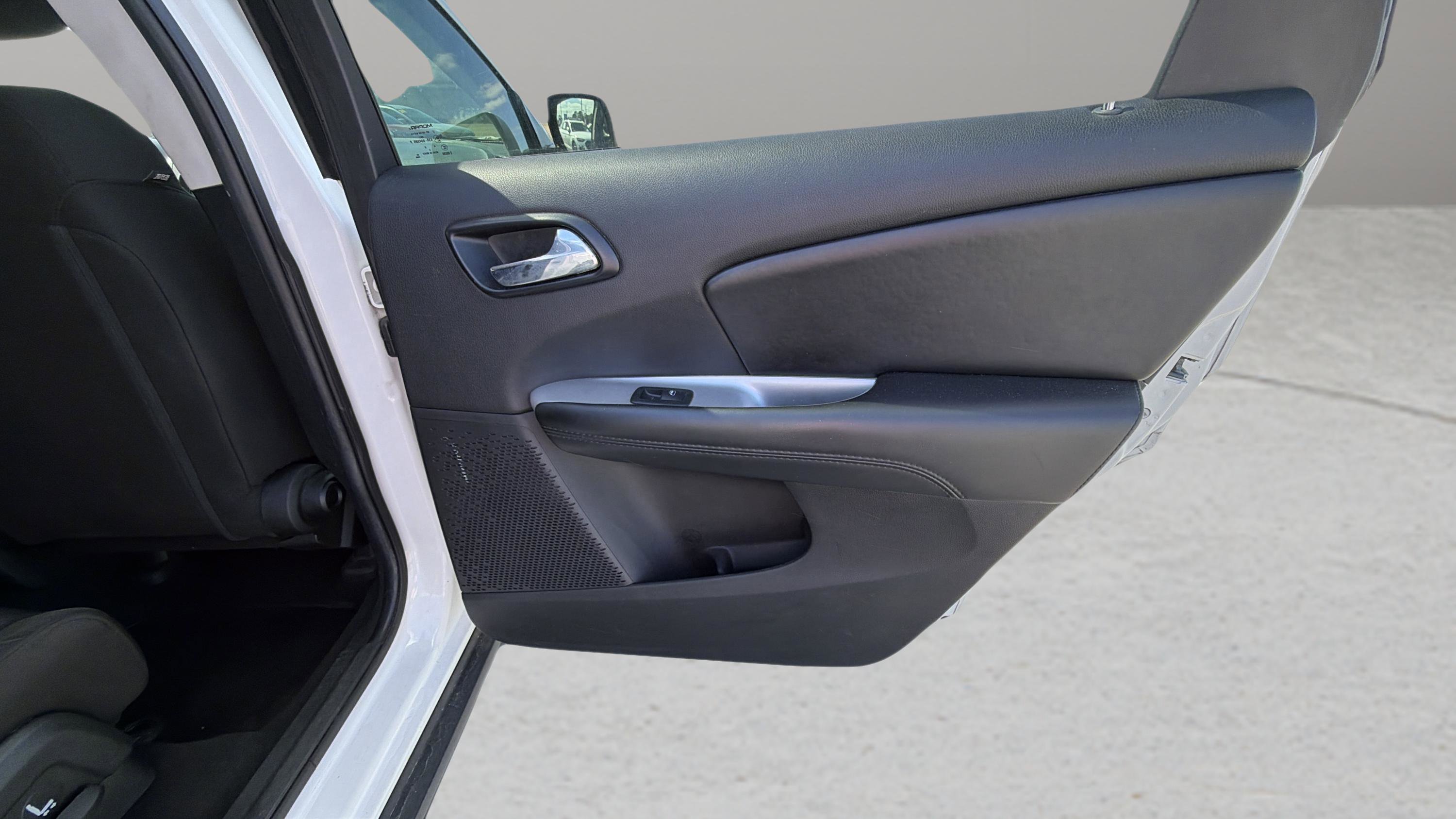 Used 2019 Dodge Journey SE FWD image 24
