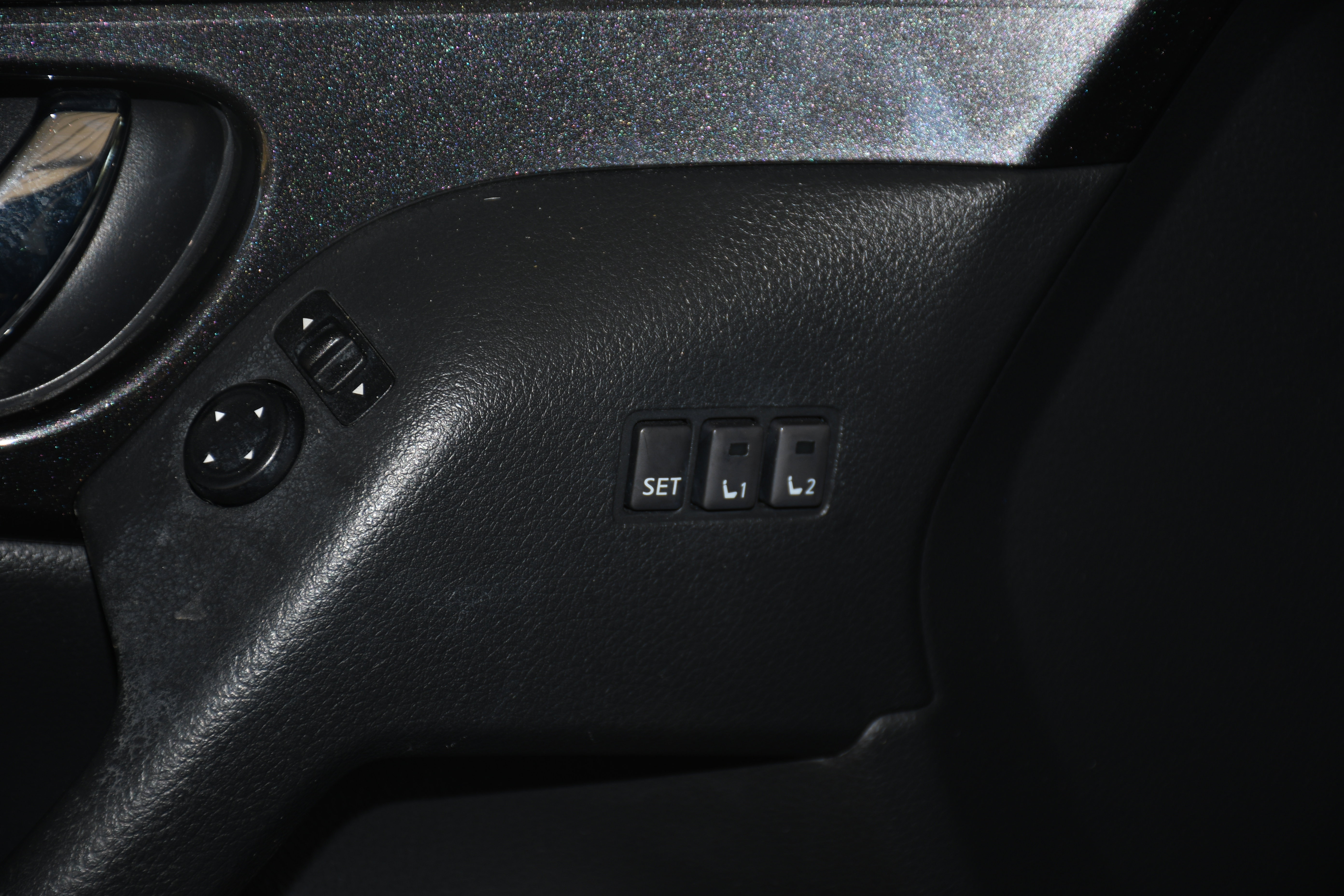 Used 2018 Nissan Rogue SV w/ Premium Package image 11