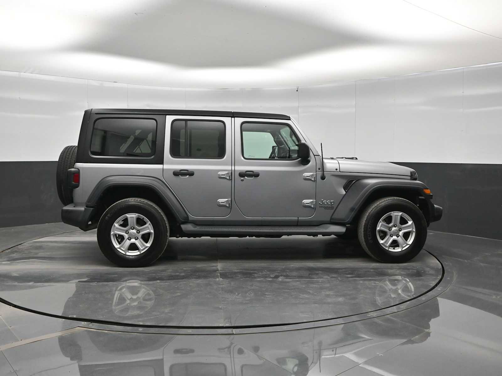 Used 2018 Jeep Wrangler Unlimited Sport S AWD/4WD image 9