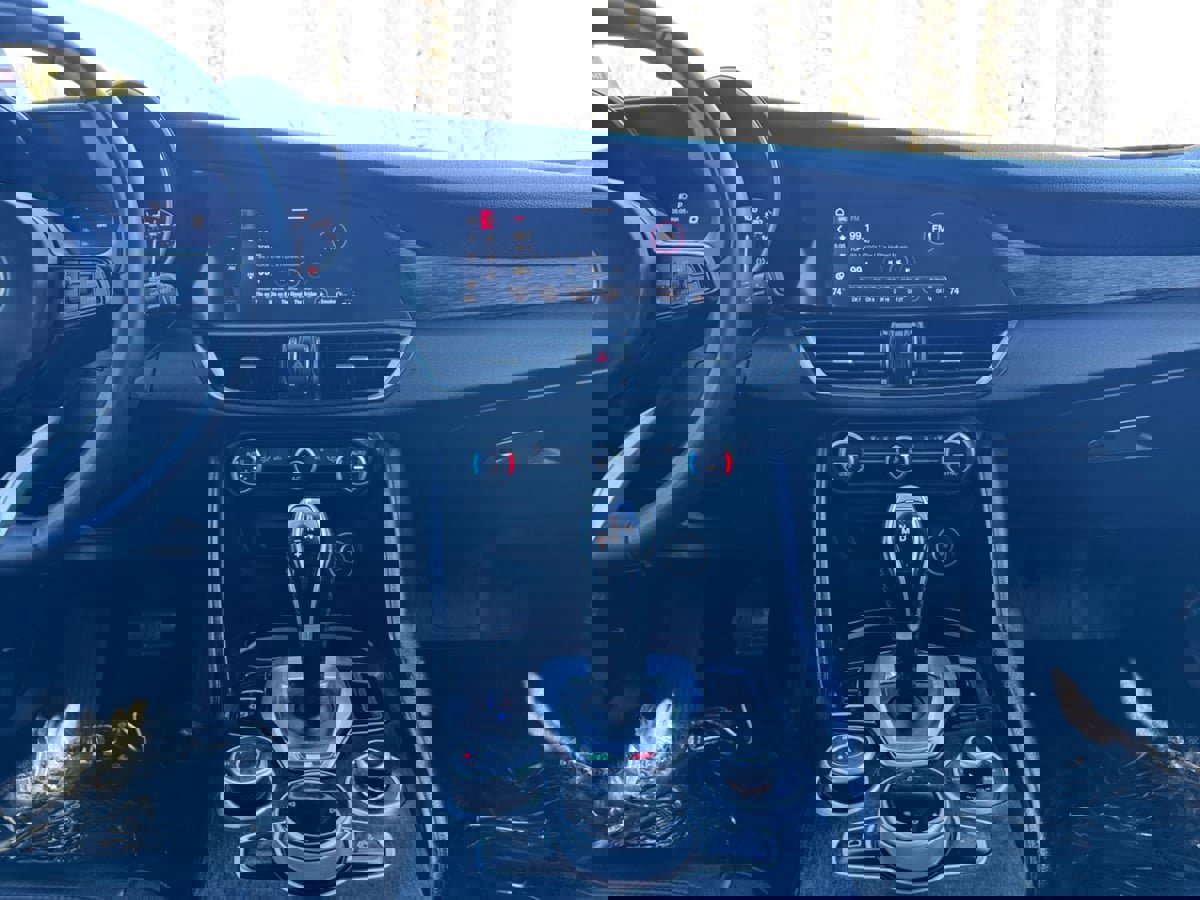 Used 2020 Alfa Romeo Giulia image 15