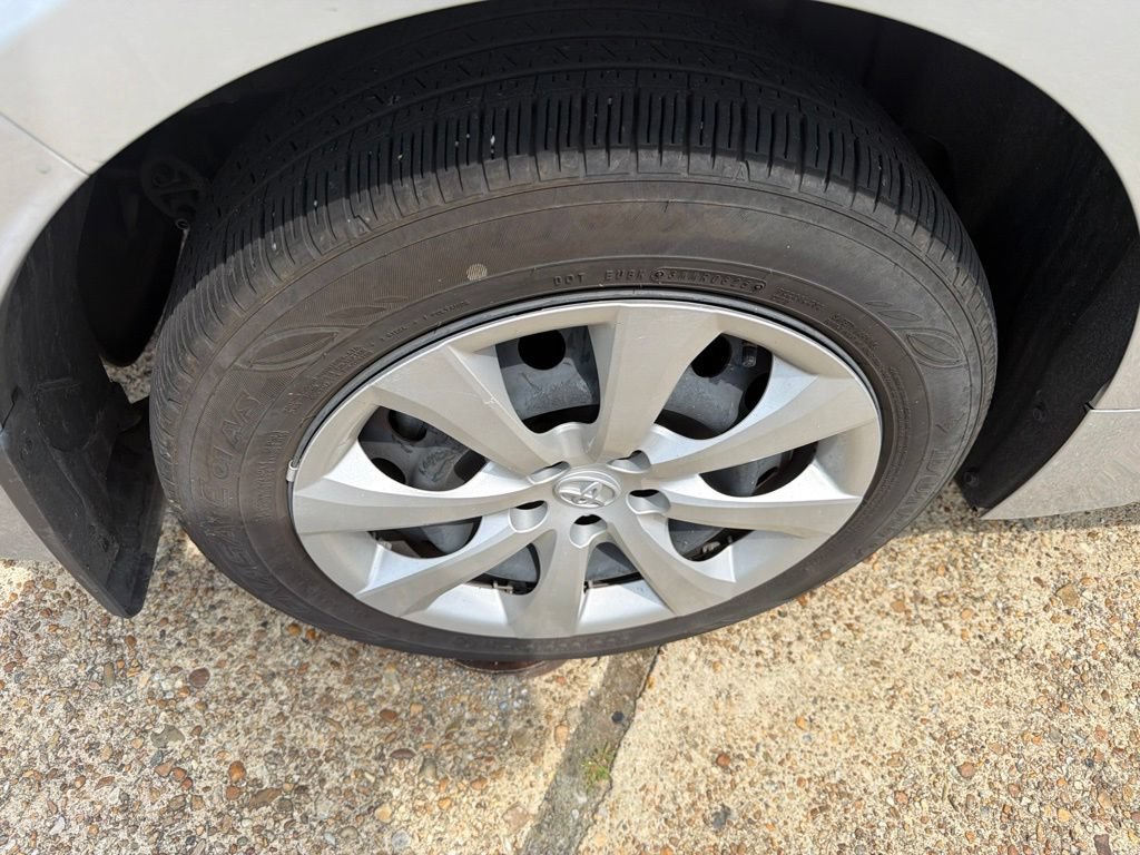 Used 2025 Toyota Corolla LE FWD image 12