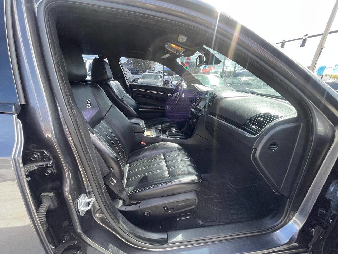 Used 2019 Chrysler 300 S image 7