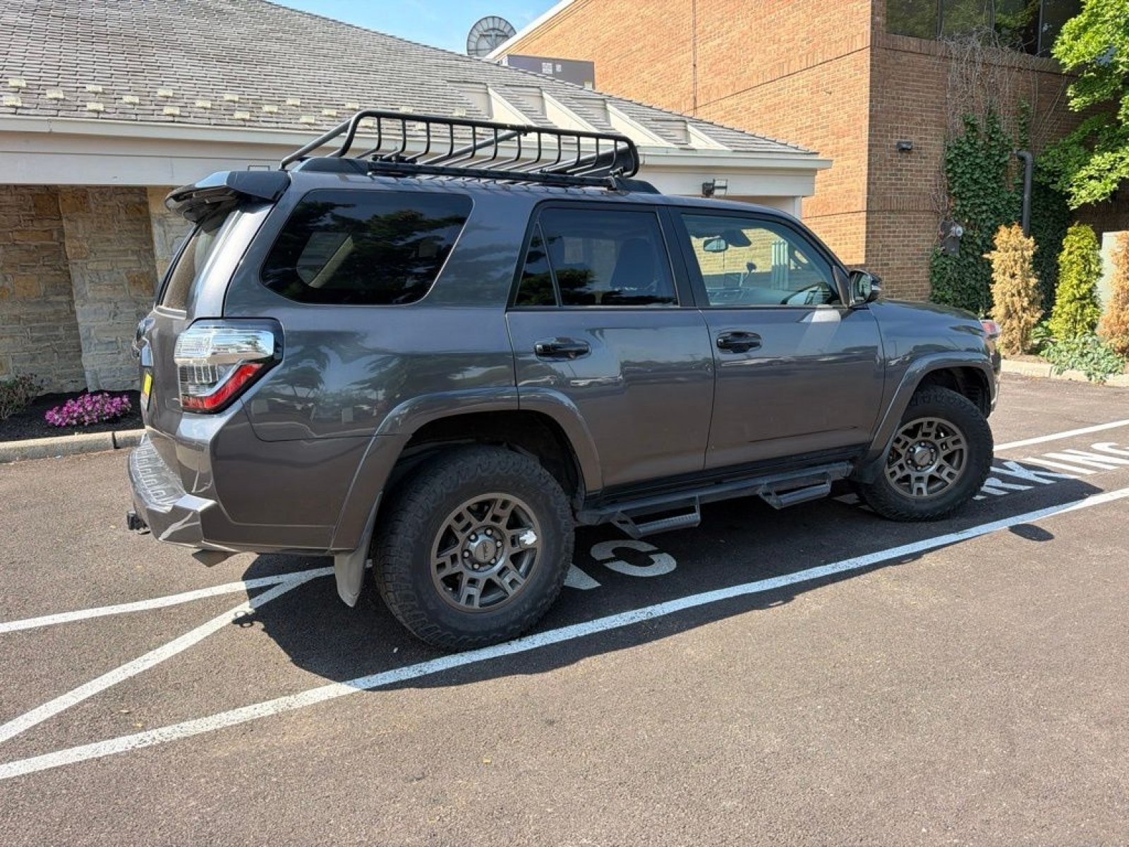 Used 2020 Toyota 4Runner Venture w/ Moonroof Package AWD/4WD image 5