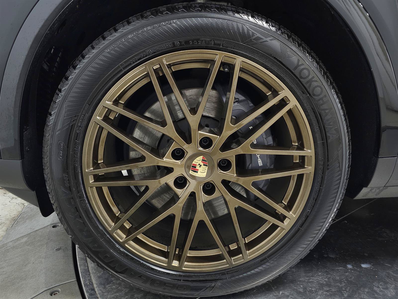 Used 2024 Porsche Cayenne AWD/4WD image 11