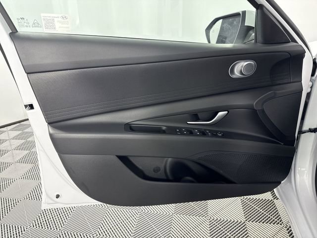 Used 2025 Hyundai Elantra Hybrid FWD image 36