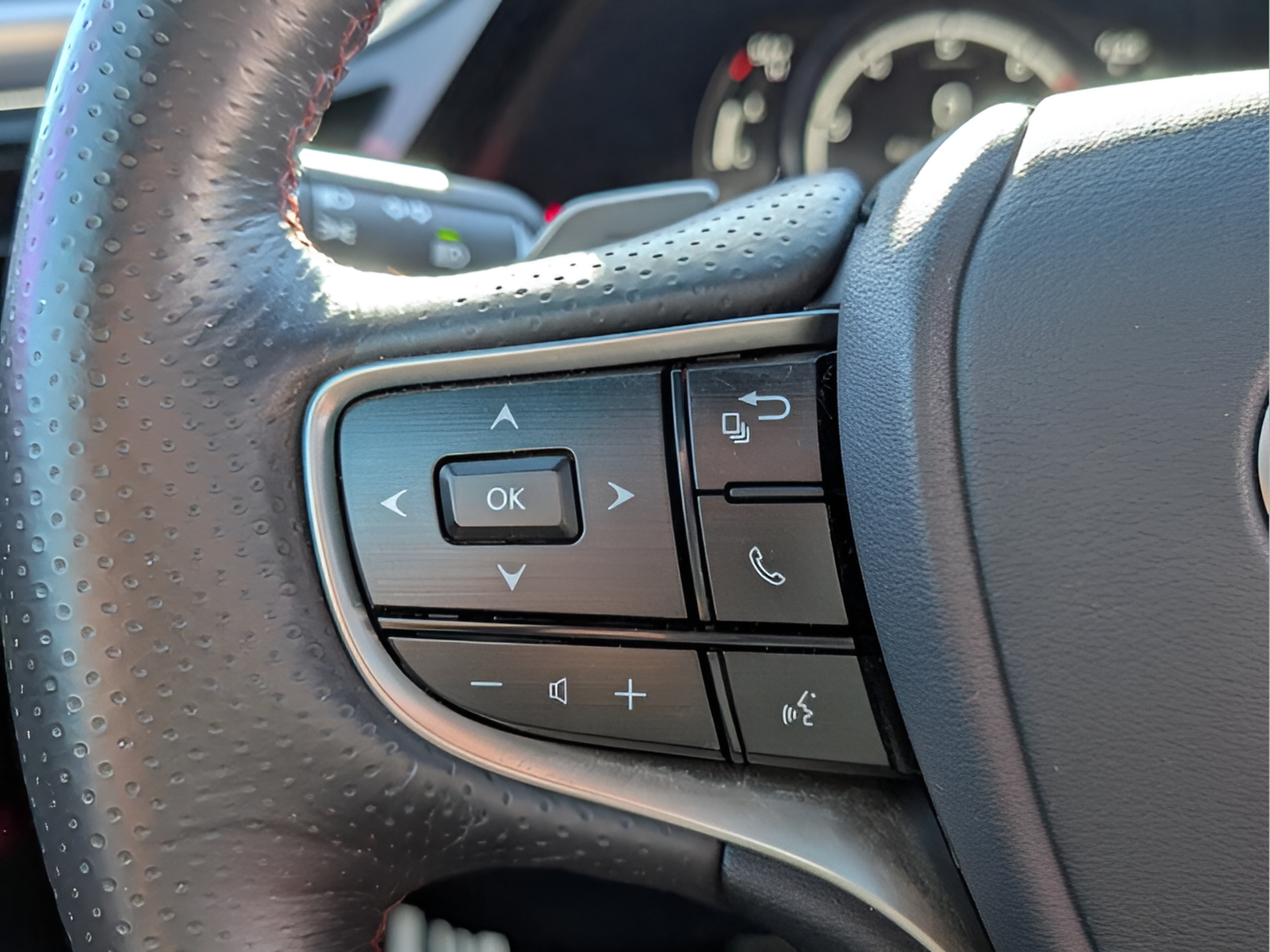 Used 2024 Lexus ES 350 F Sport w/ Accessory Package (Z2) FWD image 24