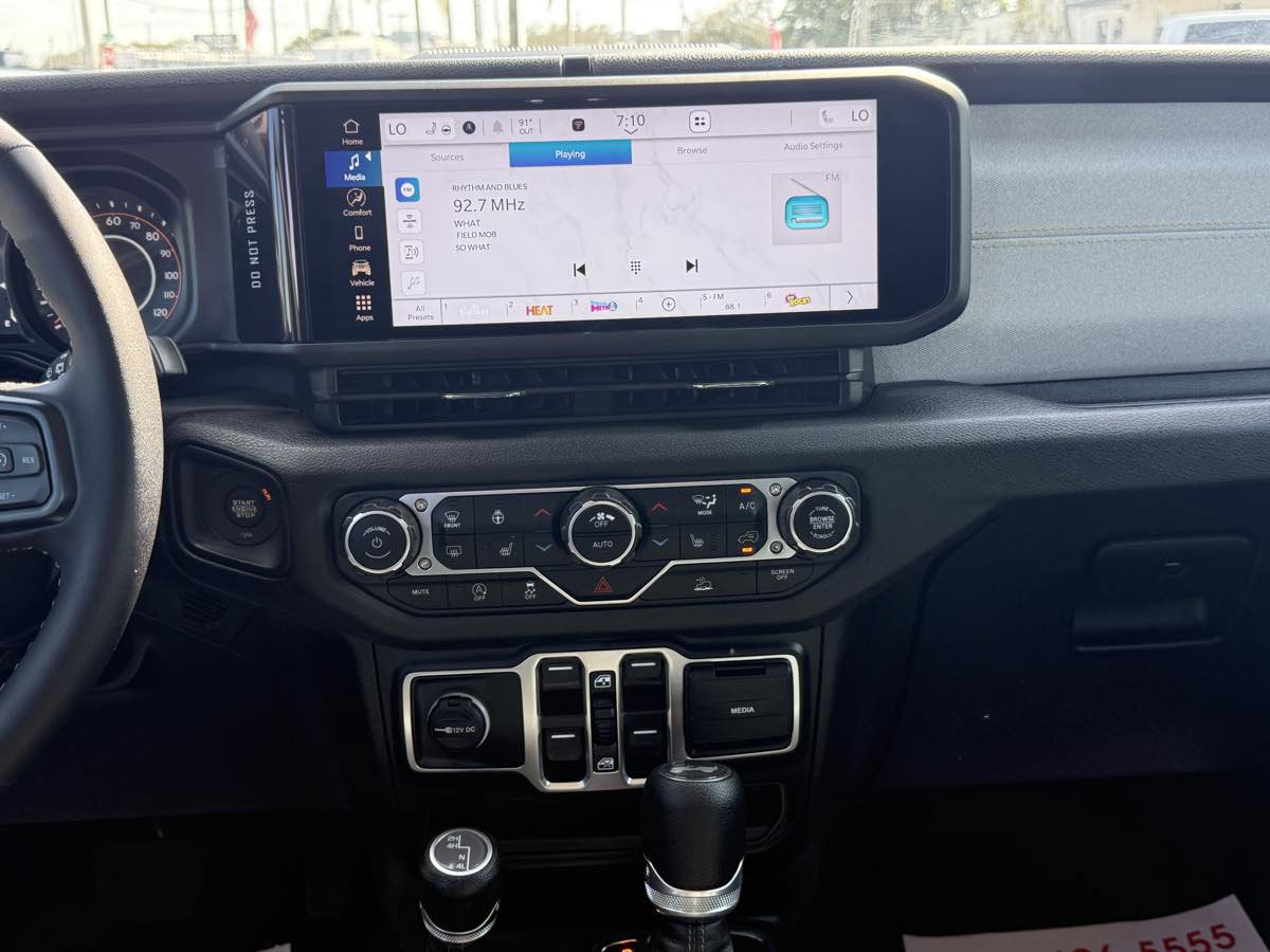 Used 2025 Jeep Wrangler Unlimited Sport image 16