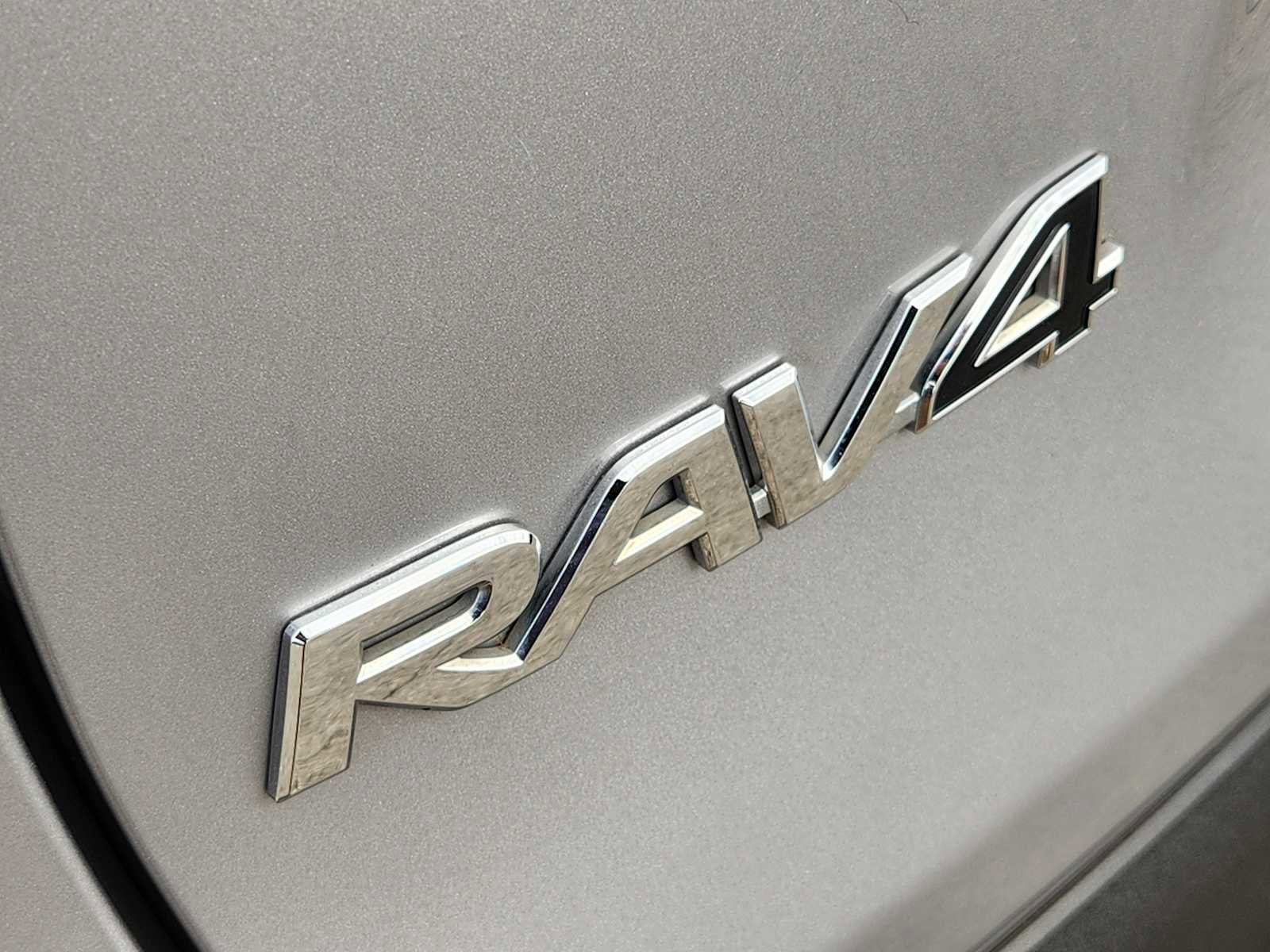 Used 2019 Toyota RAV4 Limited image 12