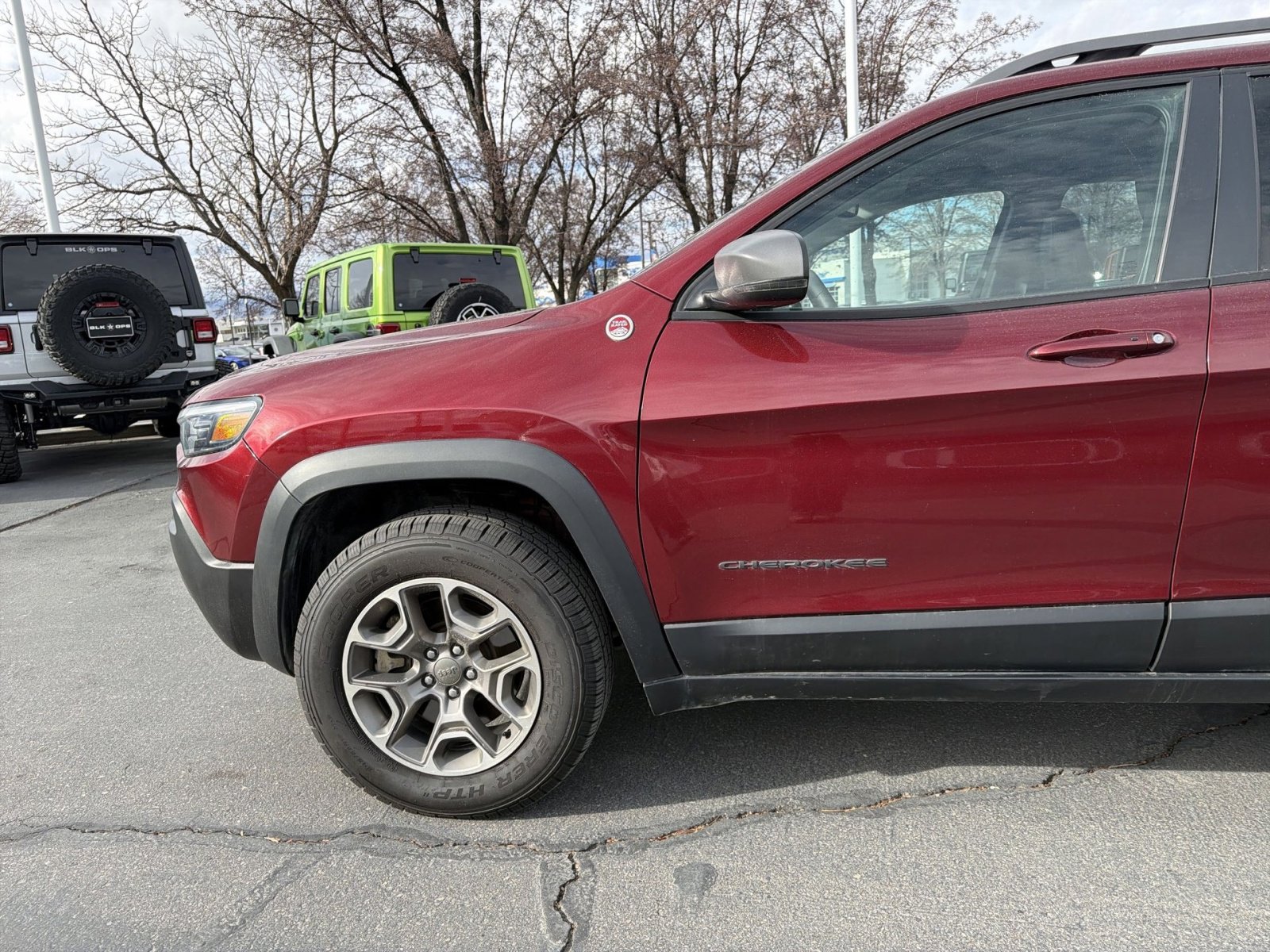 Used 2021 Jeep Cherokee Trailhawk w/ Comfort/Convenience Group image 10
