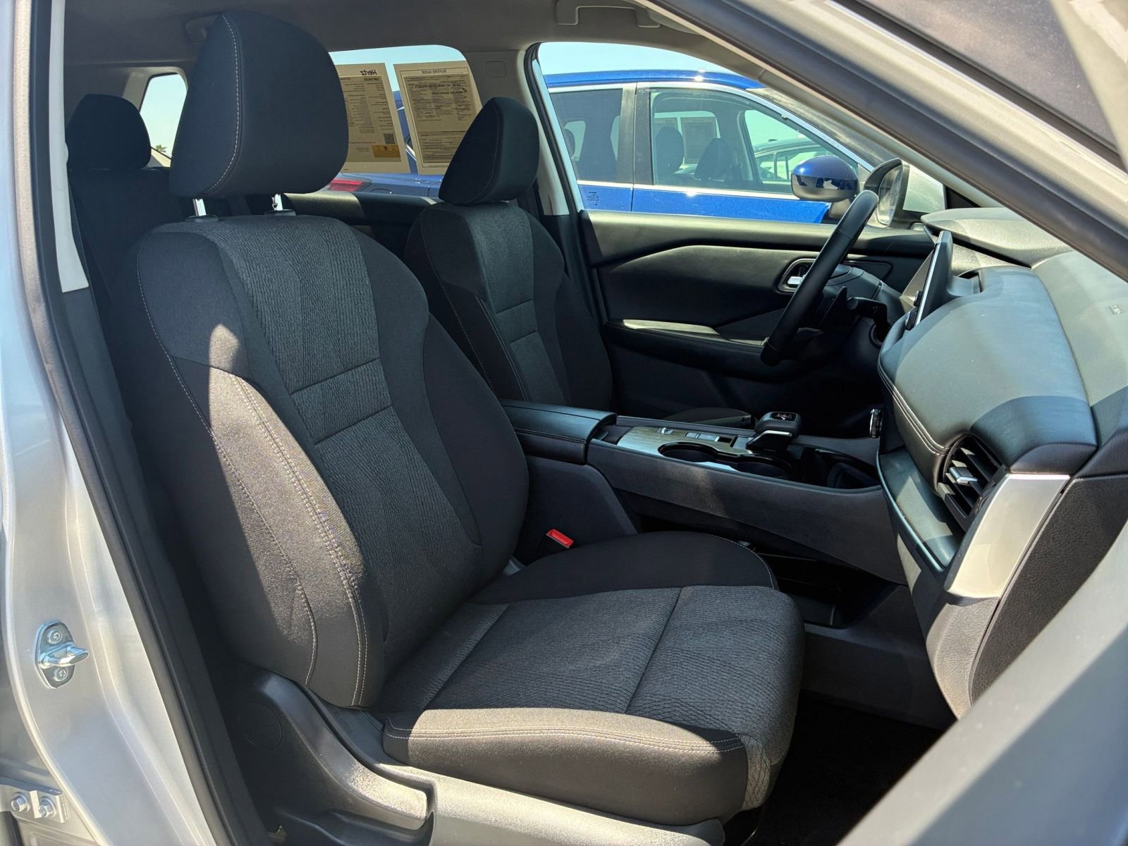 Used 2025 Nissan Rogue SV FWD image 38