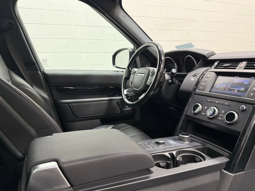 Used 2017 Land Rover Discovery SE image 47