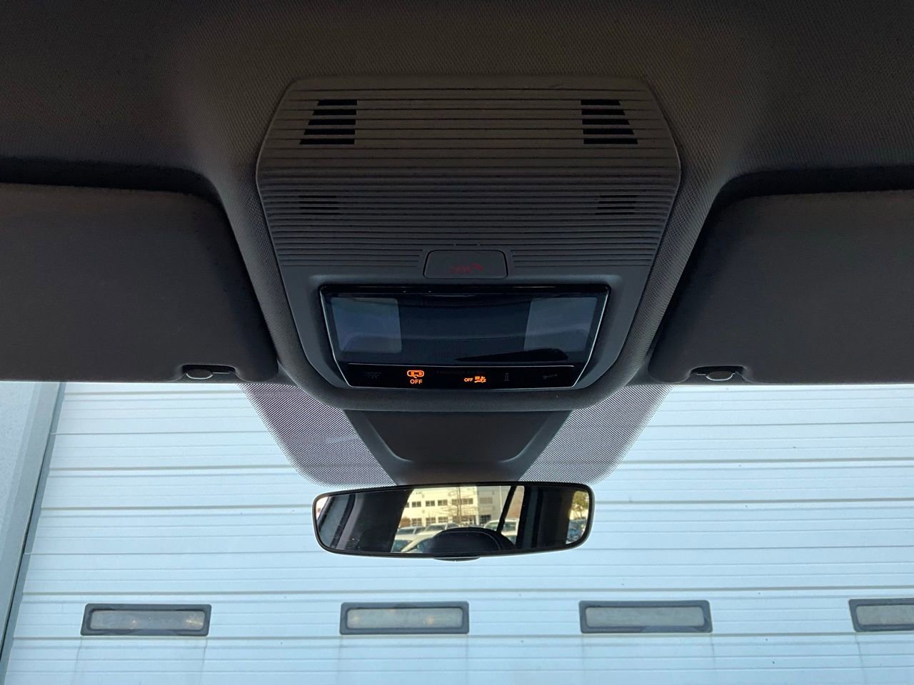 Used 2025 Volkswagen Atlas SE image 17