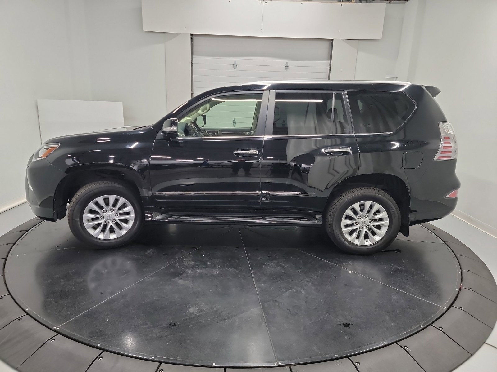 Used 2019 Lexus GX 460 image 4