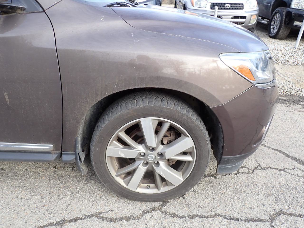 Used 2015 Nissan Pathfinder Platinum w/ Family Entertainment Package image 10