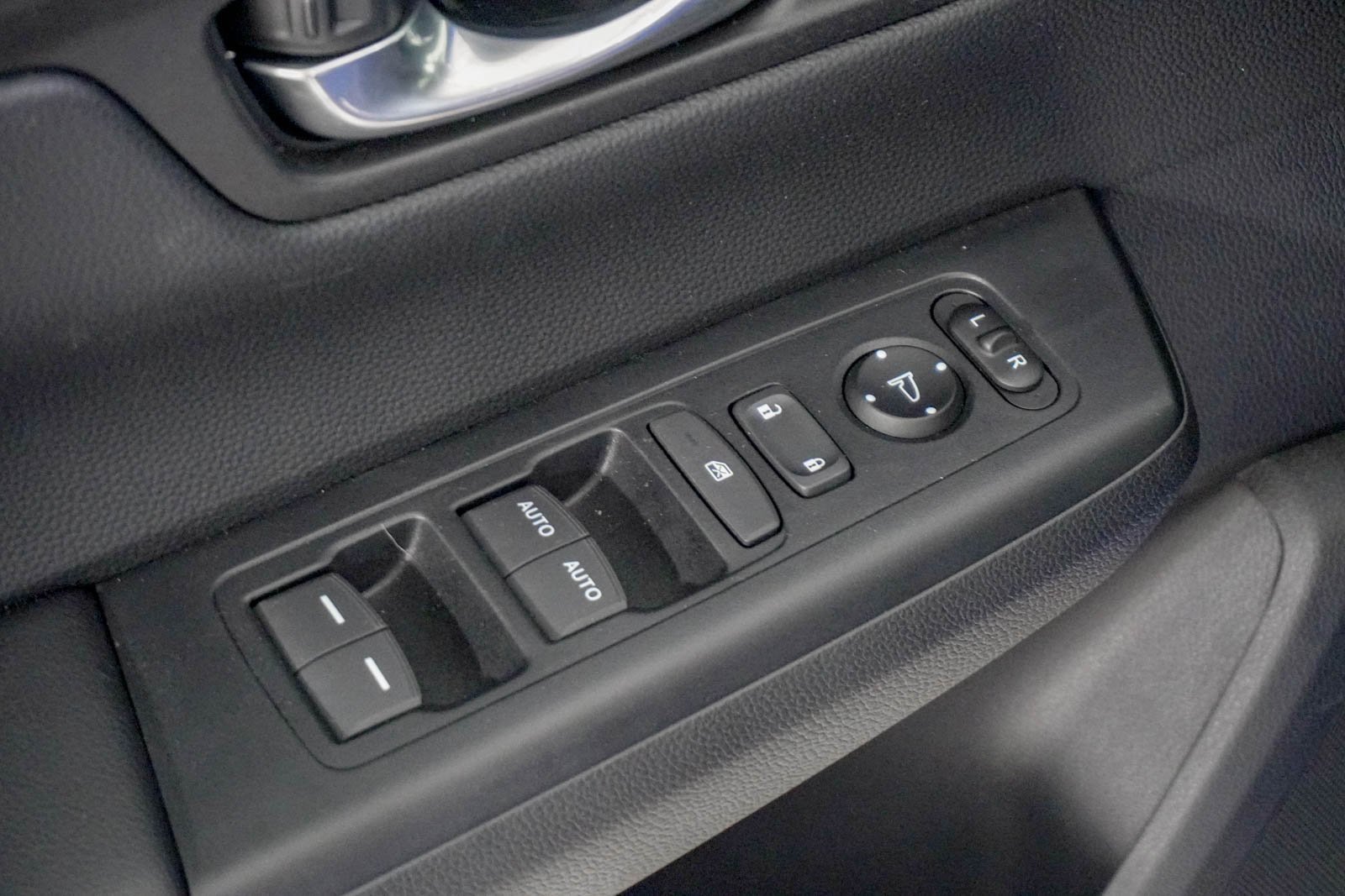 Certified 2025 Honda CR-V EX image 17