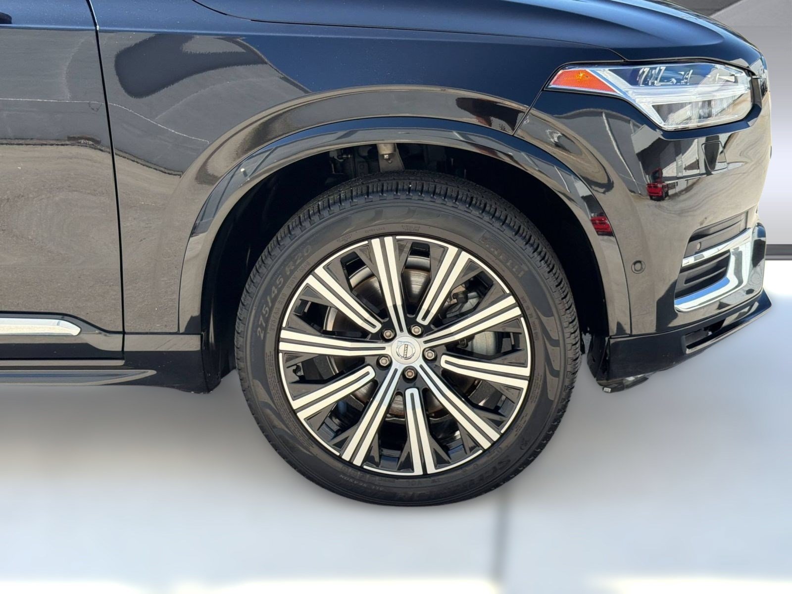Used 2023 Volvo XC90 B6 Plus AWD/4WD image 13