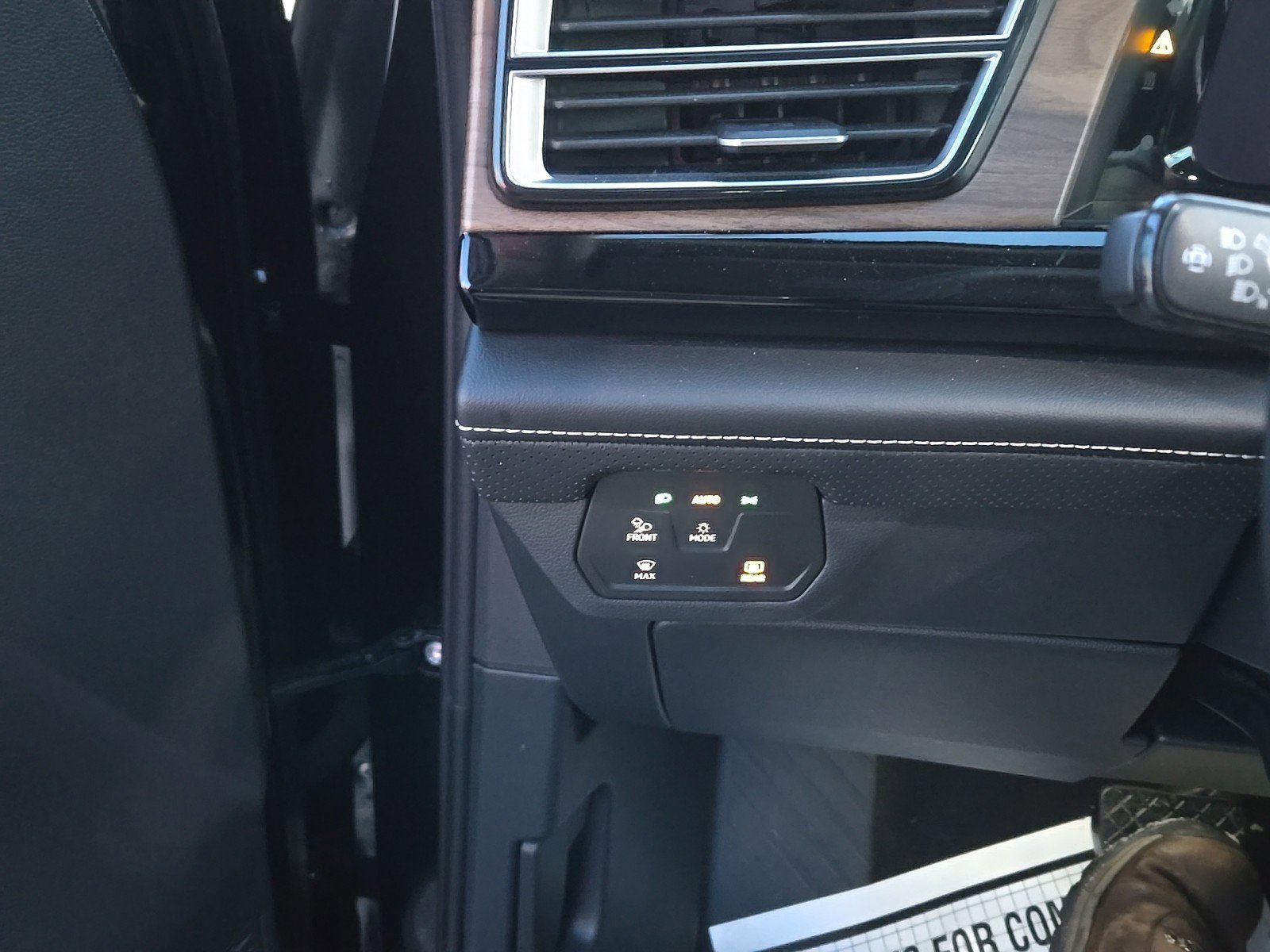 Used 2024 Volkswagen Atlas SE image 13