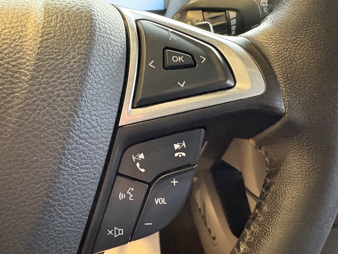 Used 2016 Ford Edge Titanium w/ Technology Package FWD image 12