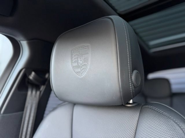 Certified 2026 Porsche Macan AWD/4WD image 33