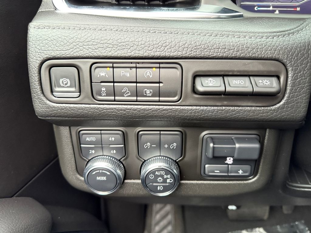 Used 2024 GMC Yukon Denali w/ Max Trailering Package image 21