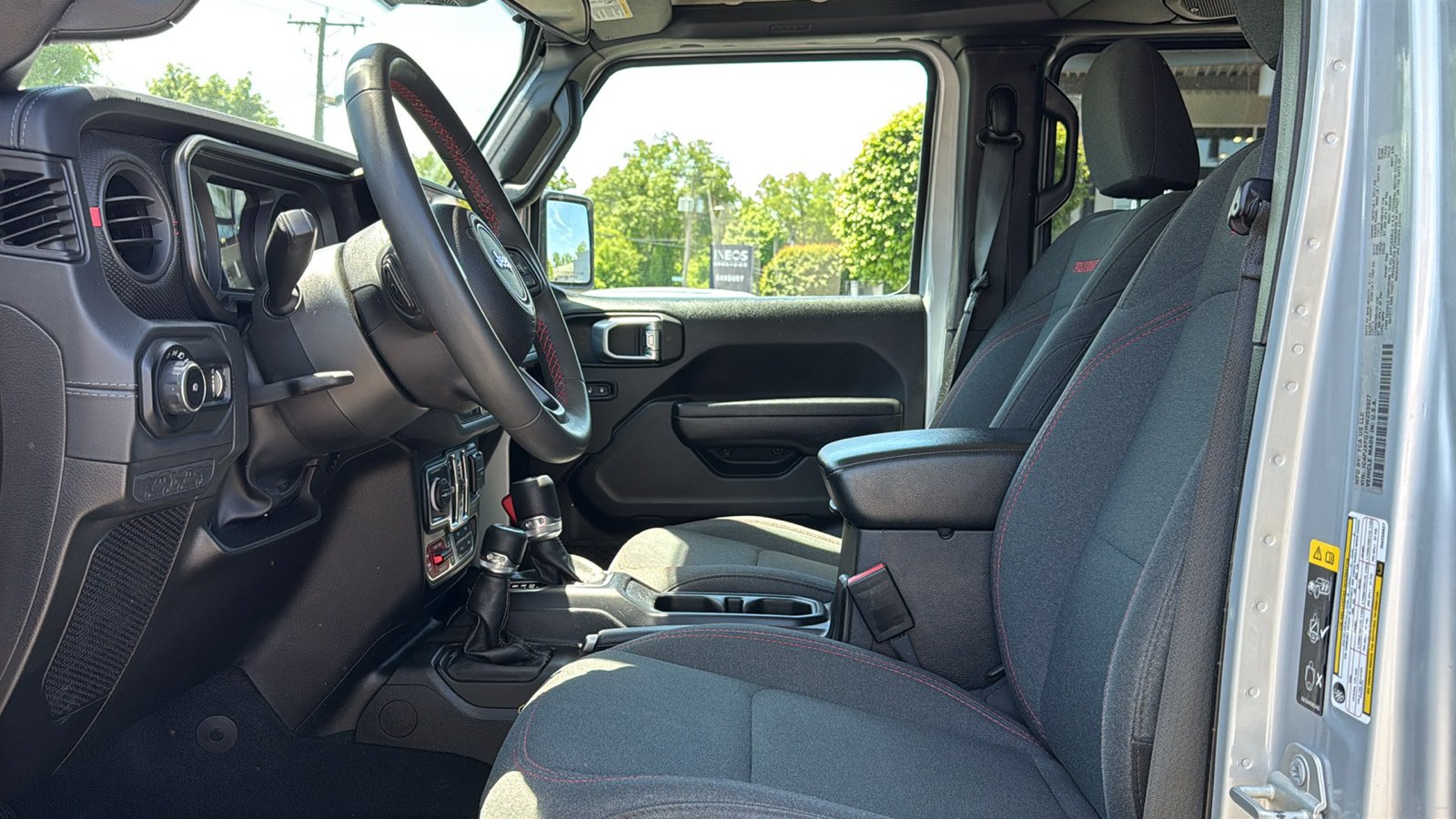 Used 2024 Jeep Wrangler Unlimited Rubicon AWD/4WD image 12