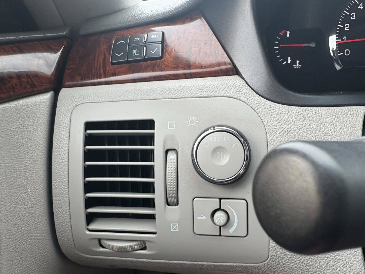 Used 2006 Cadillac DTS FWD image 54