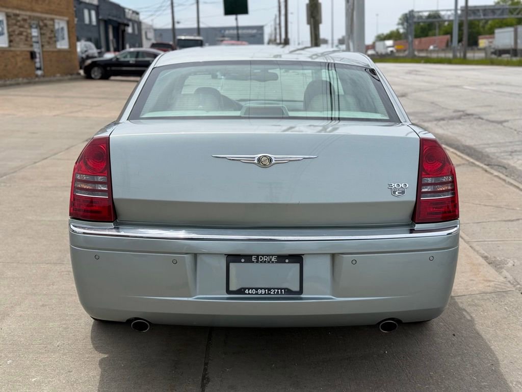 Used 2005 Chrysler 300 C w/ Navigation & Sound Group II RWD image 8