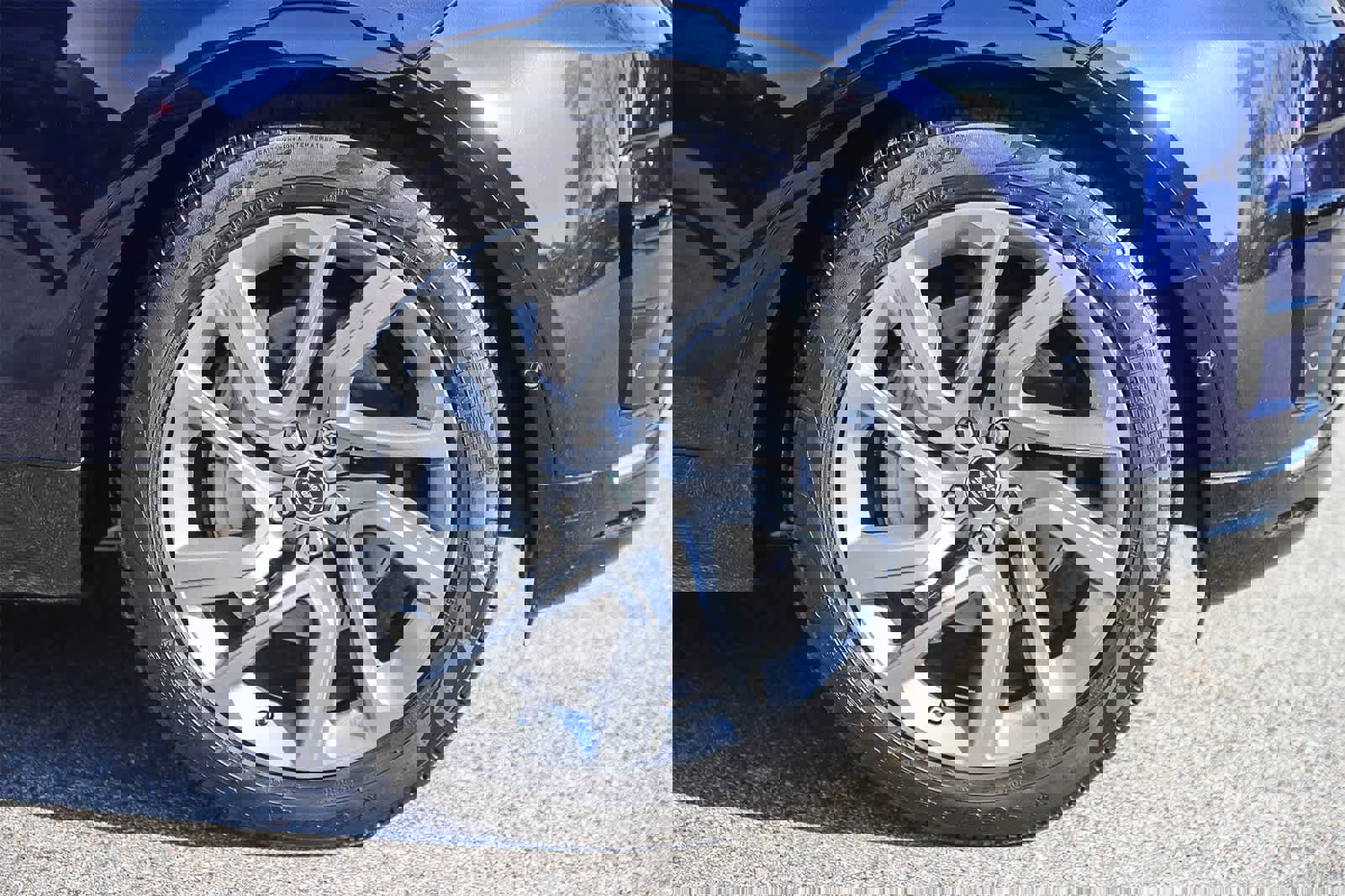 Used 2020 Land Rover Discovery Landmark image 10