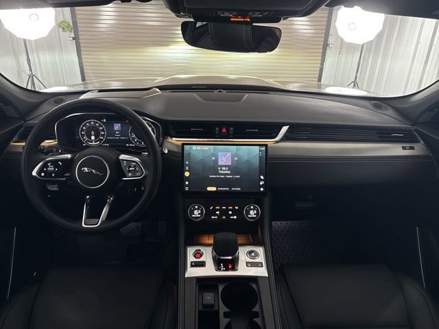 Used 2026 Jaguar F-PACE R-Dynamic S image 23