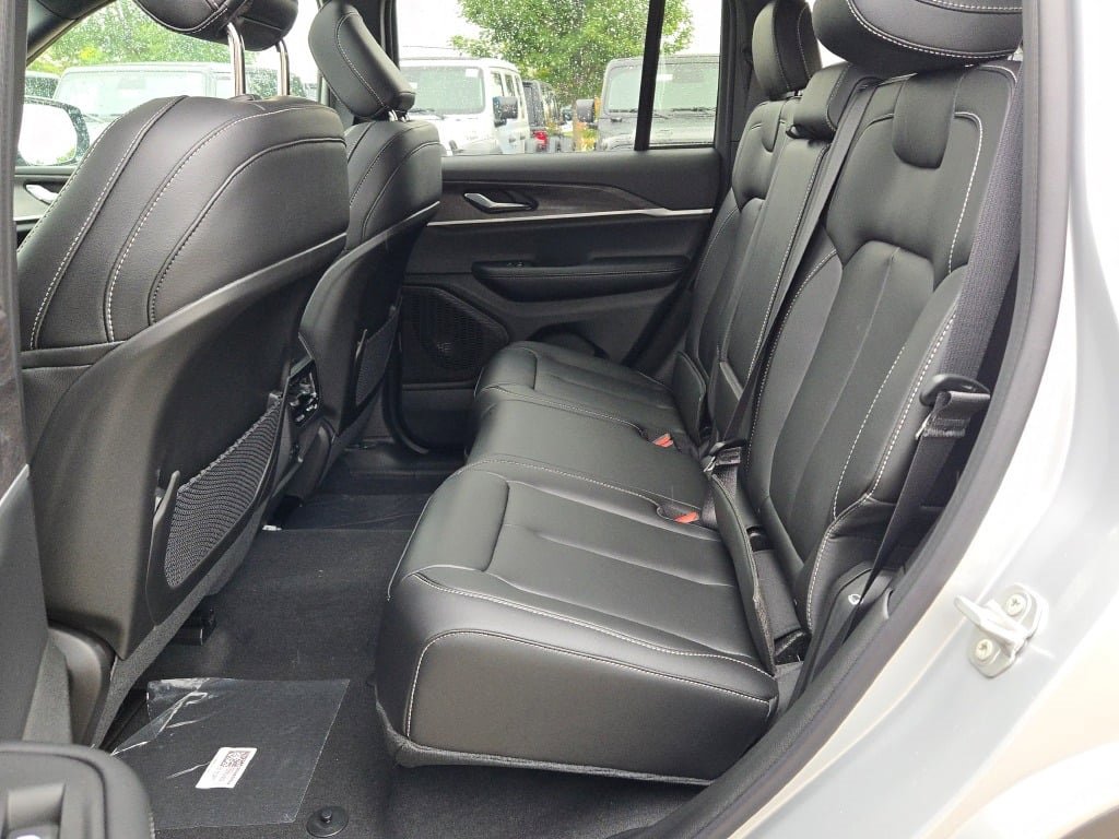 New 2025 Jeep Grand Cherokee Limited w/ MOPAR Finishing Package image 19