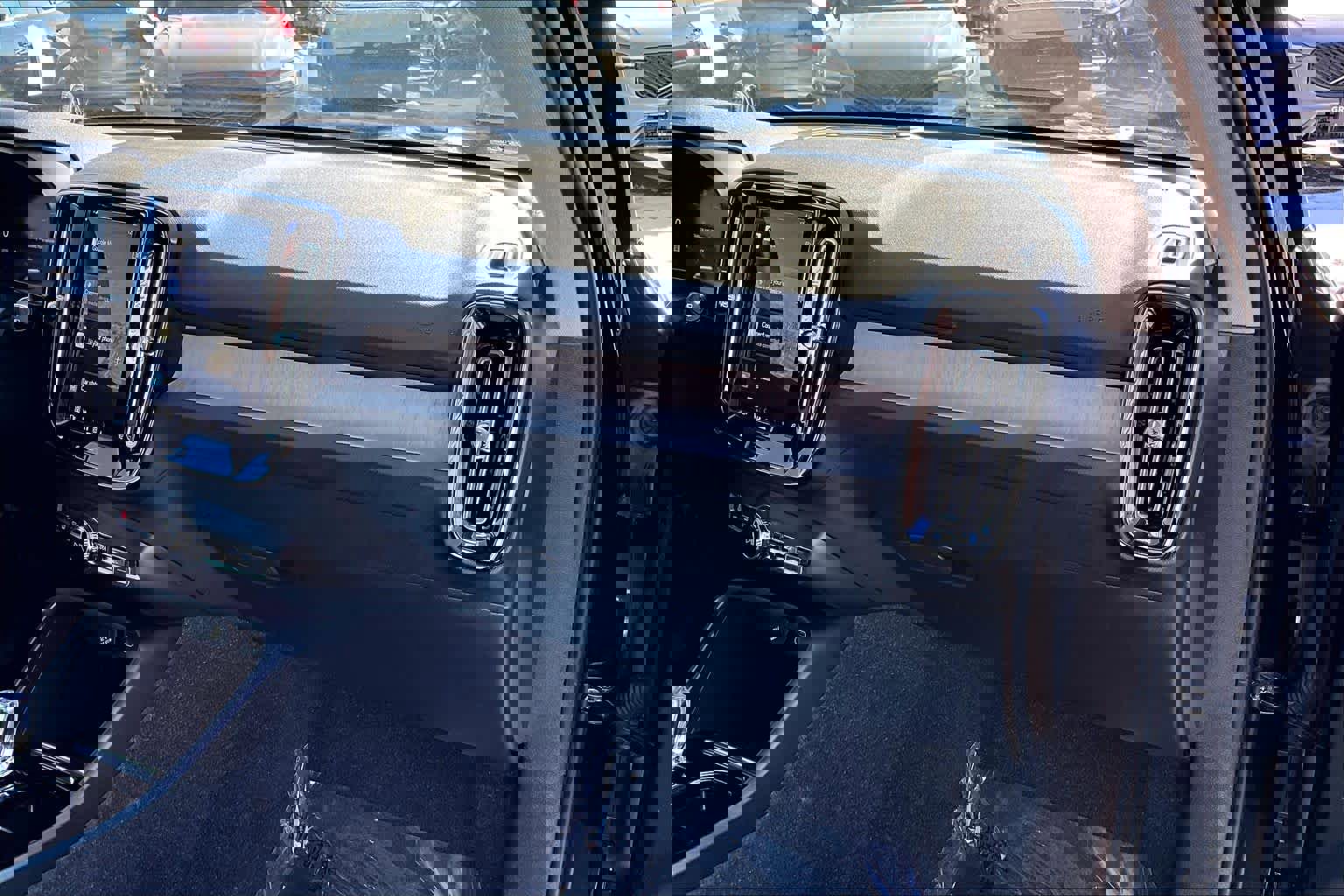 Used 2023 Volvo XC40 B5 Plus w/ Driver Assist Package image 18