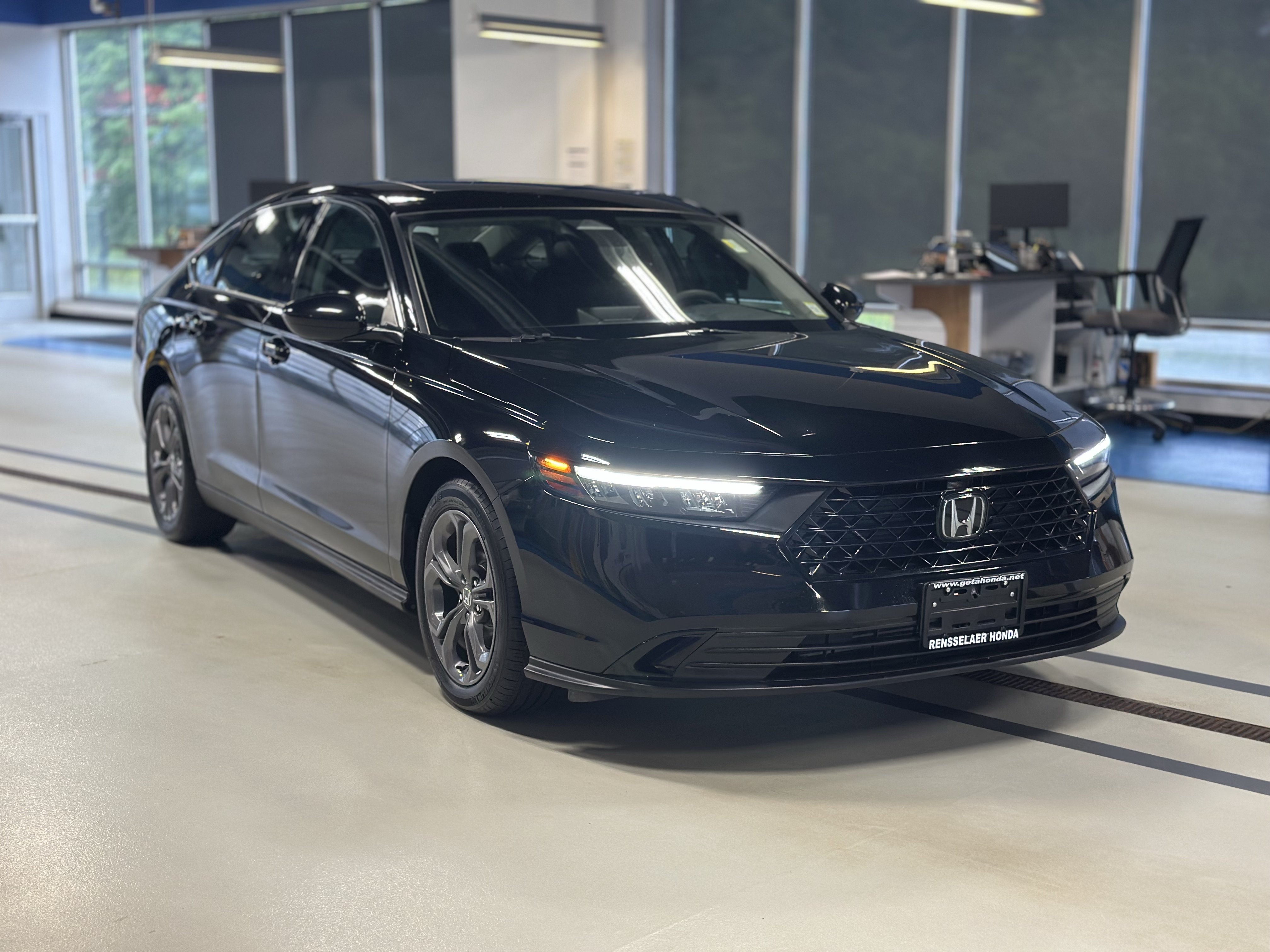Used 2023 Honda Accord EX image 3