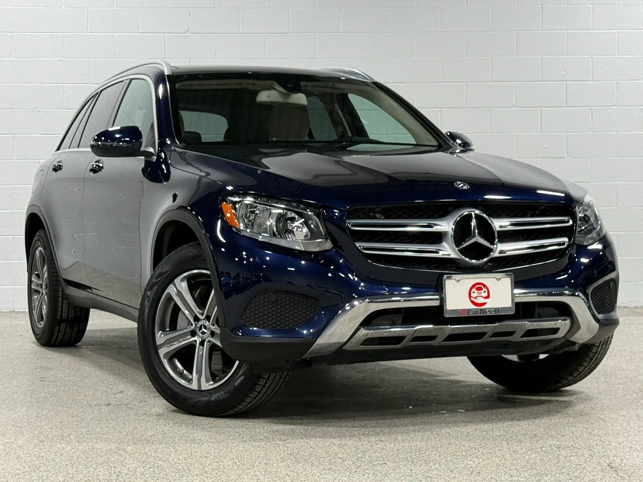 Used 2019 Mercedes-Benz GLC 300 4MATIC w/ Premium Package image 4