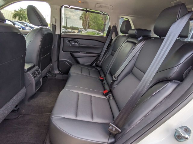 Used 2023 Nissan Rogue SV w/ SV Premium B Package FWD image 15