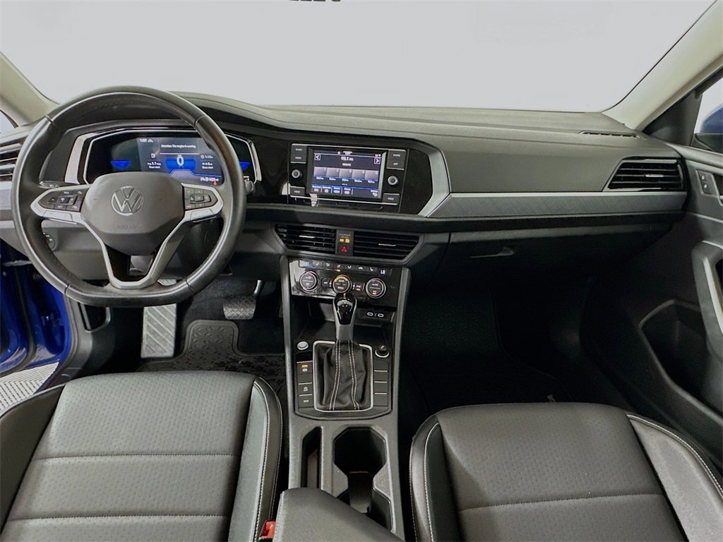 Used 2022 Volkswagen Jetta SE image 3
