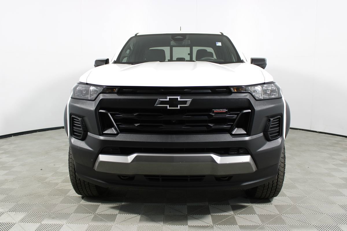 Used 2024 Chevrolet Colorado Trail Boss w/ Technology Package AWD/4WD image 2