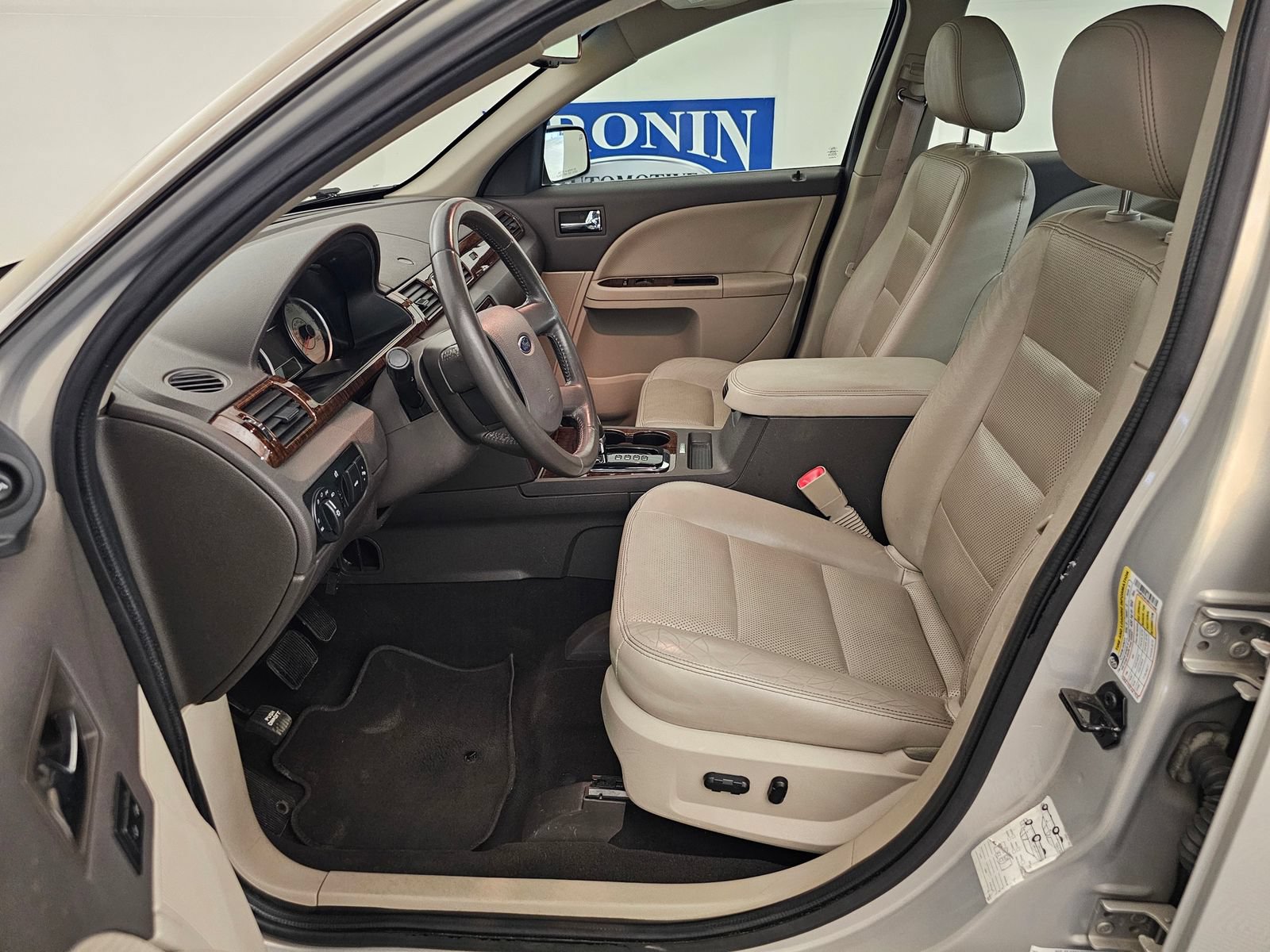 Used 2009 Ford Taurus Limited FWD image 5