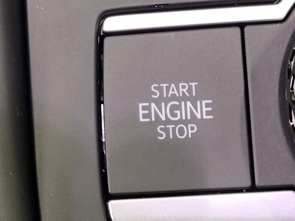 New 2025 Volkswagen Tiguan SE R-Line image 36