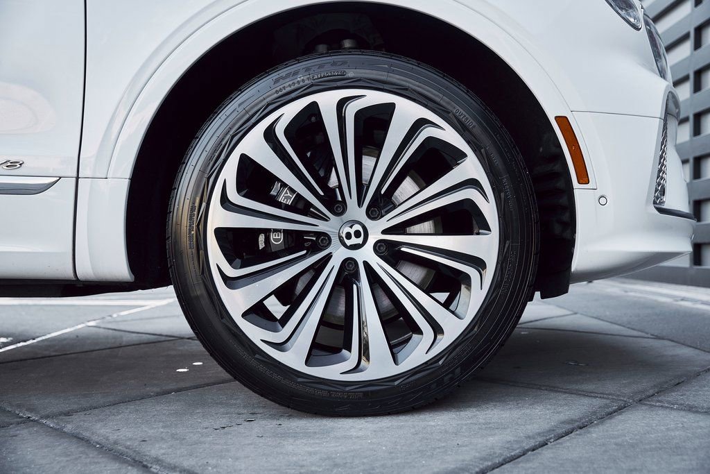 Used 2022 Bentley Bentayga image 19