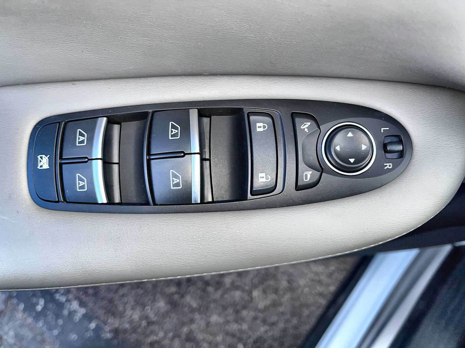 Used 2023 INFINITI QX50 Sensory w/ Accent Package FWD image 15