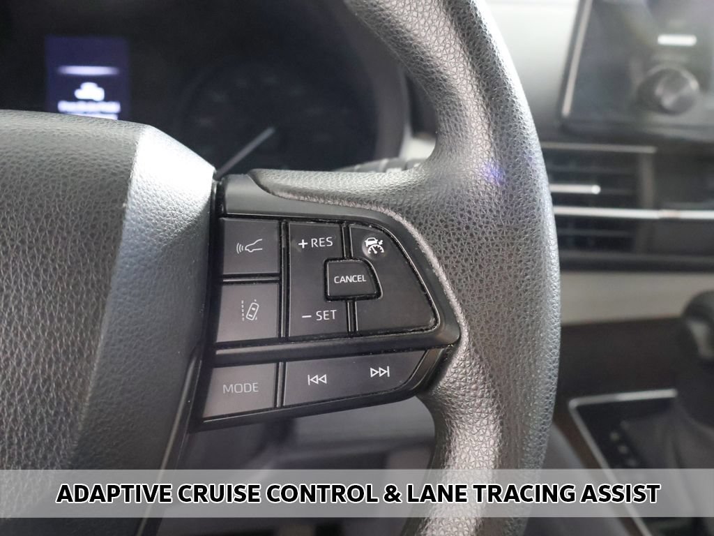 Used 2024 Toyota Sienna LE AWD/4WD image 3