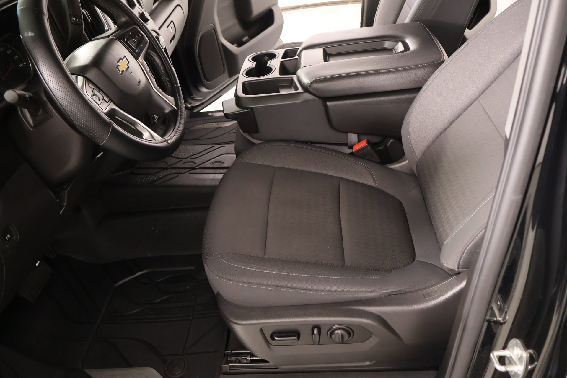 Used 2020 Chevrolet Silverado 1500 LT w/ All-Star Edition AWD/4WD image 11