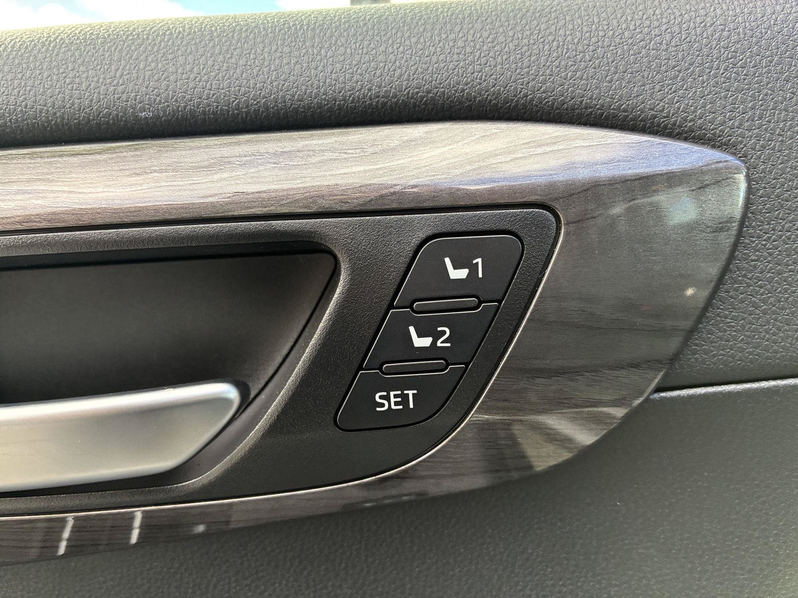Used 2026 Toyota Highlander Limited AWD/4WD image 26