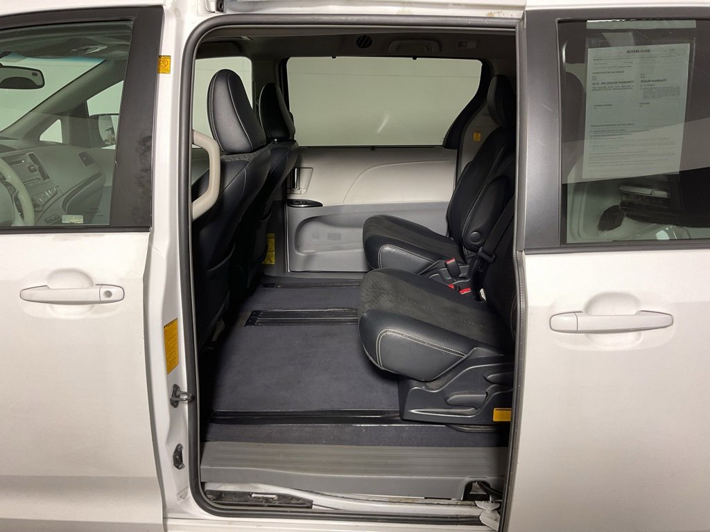 Used 2012 Toyota Sienna SE image 23