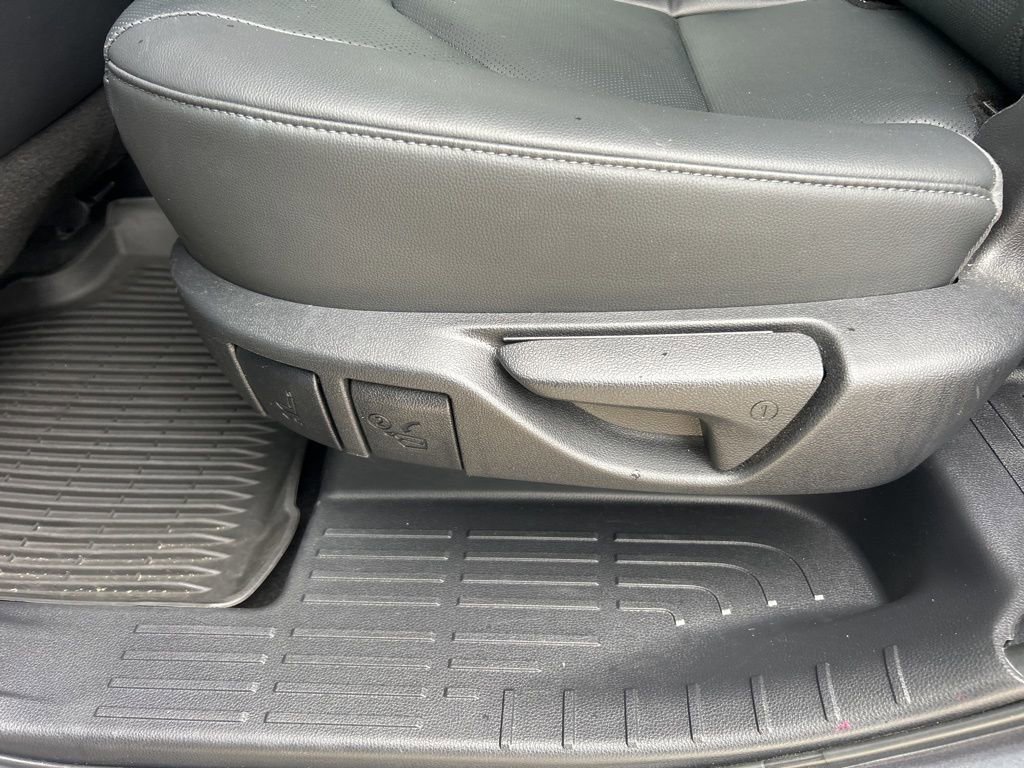 Used 2023 Toyota Highlander Platinum FWD image 12