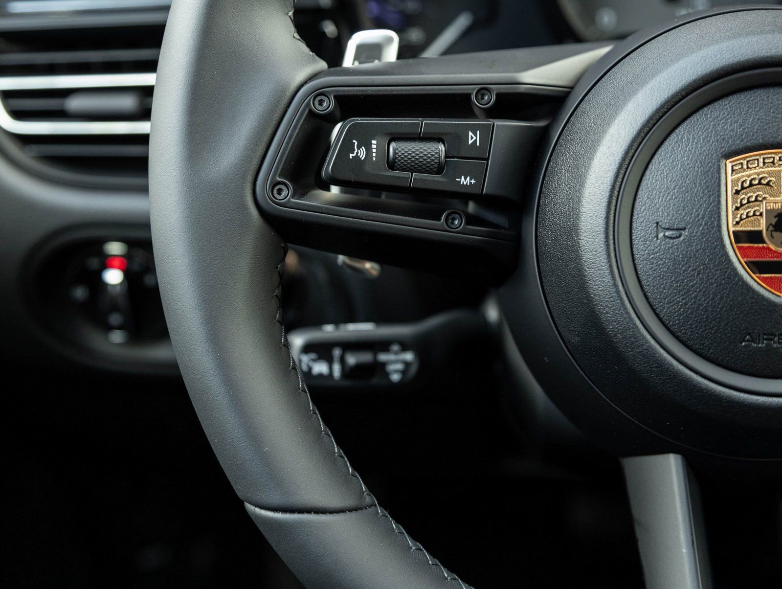 Certified 2025 Porsche Macan S AWD/4WD image 15