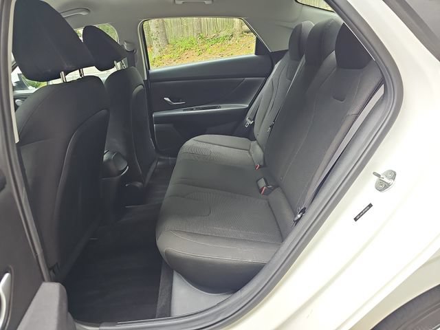 Used 2023 Hyundai Elantra SE FWD image 19