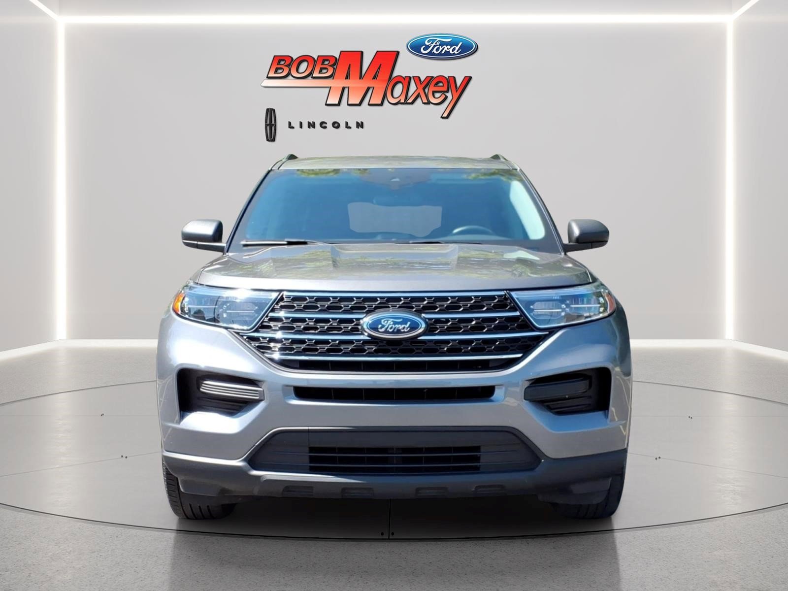 Used 2023 Ford Explorer XLT w/ Class IV Trailer Tow Package AWD/4WD image 2