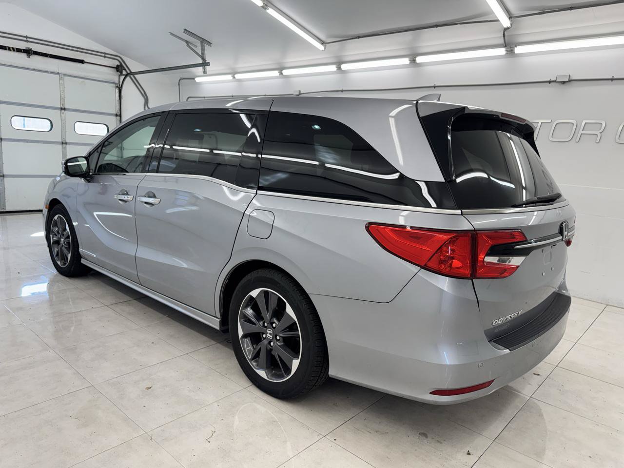 Used 2023 Honda Odyssey Elite image 8